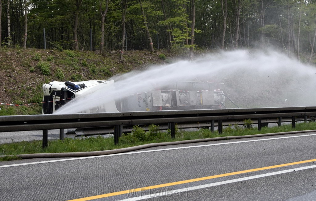 VU Gefahrgut LKW umgestuerzt A 4 Rich Koeln Hoehe AS Gummersbach P040.JPG - Miklos Laubert